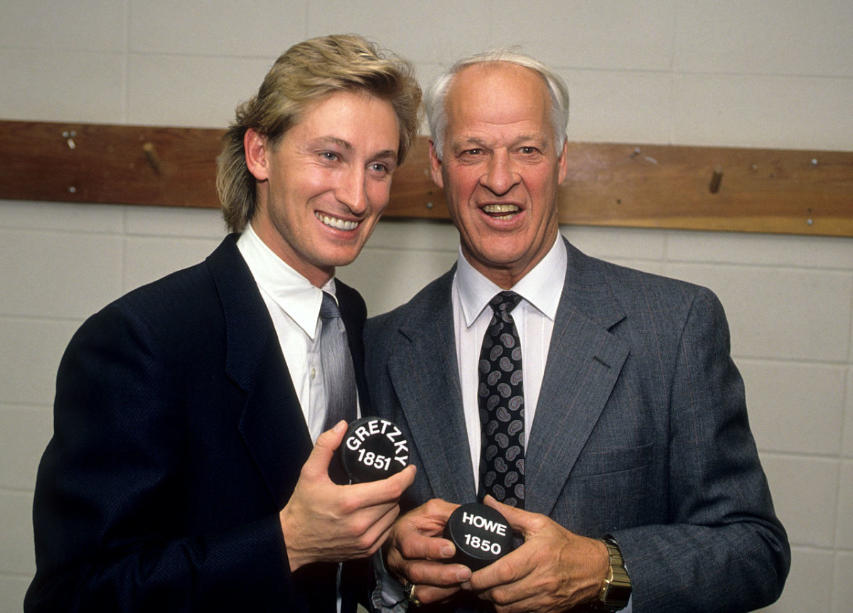1989-Wayne-Gretzky-Gordie-Howe-080065790.jpg