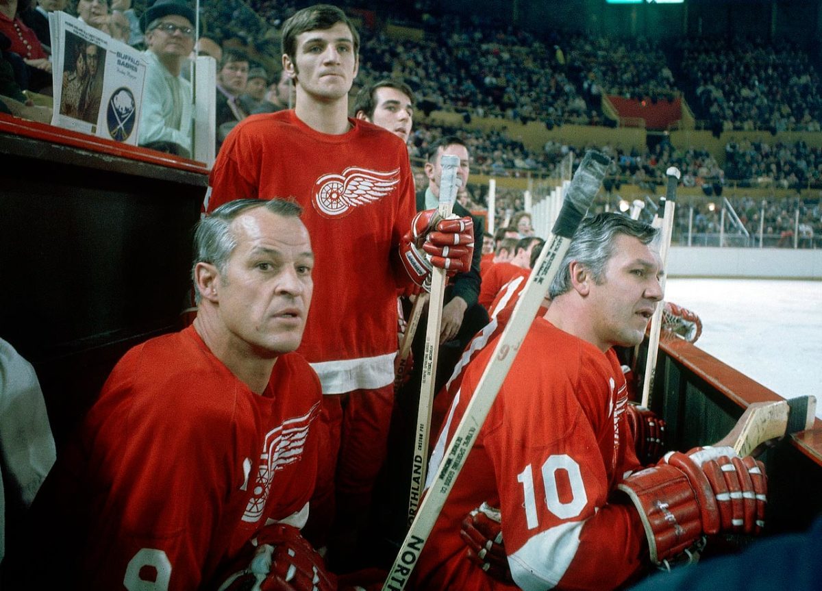 1971-Gordie-Howe-Alex-Delvecchio-080065805.jpg