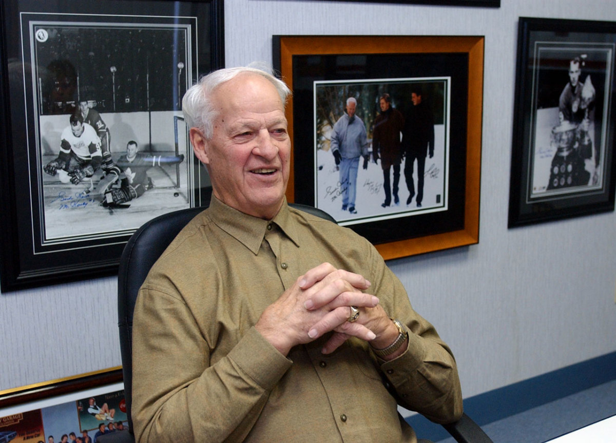 2002-Gordie-Howe-V0000086.jpg