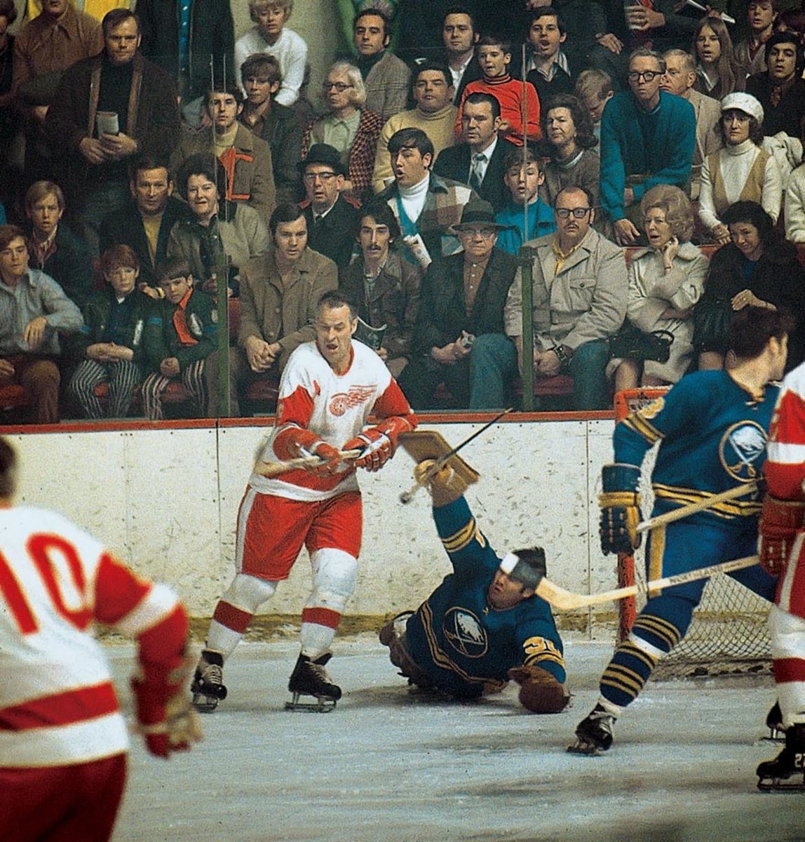 SI Photo Blog — New England Whalers right wing Gordie Howe poses