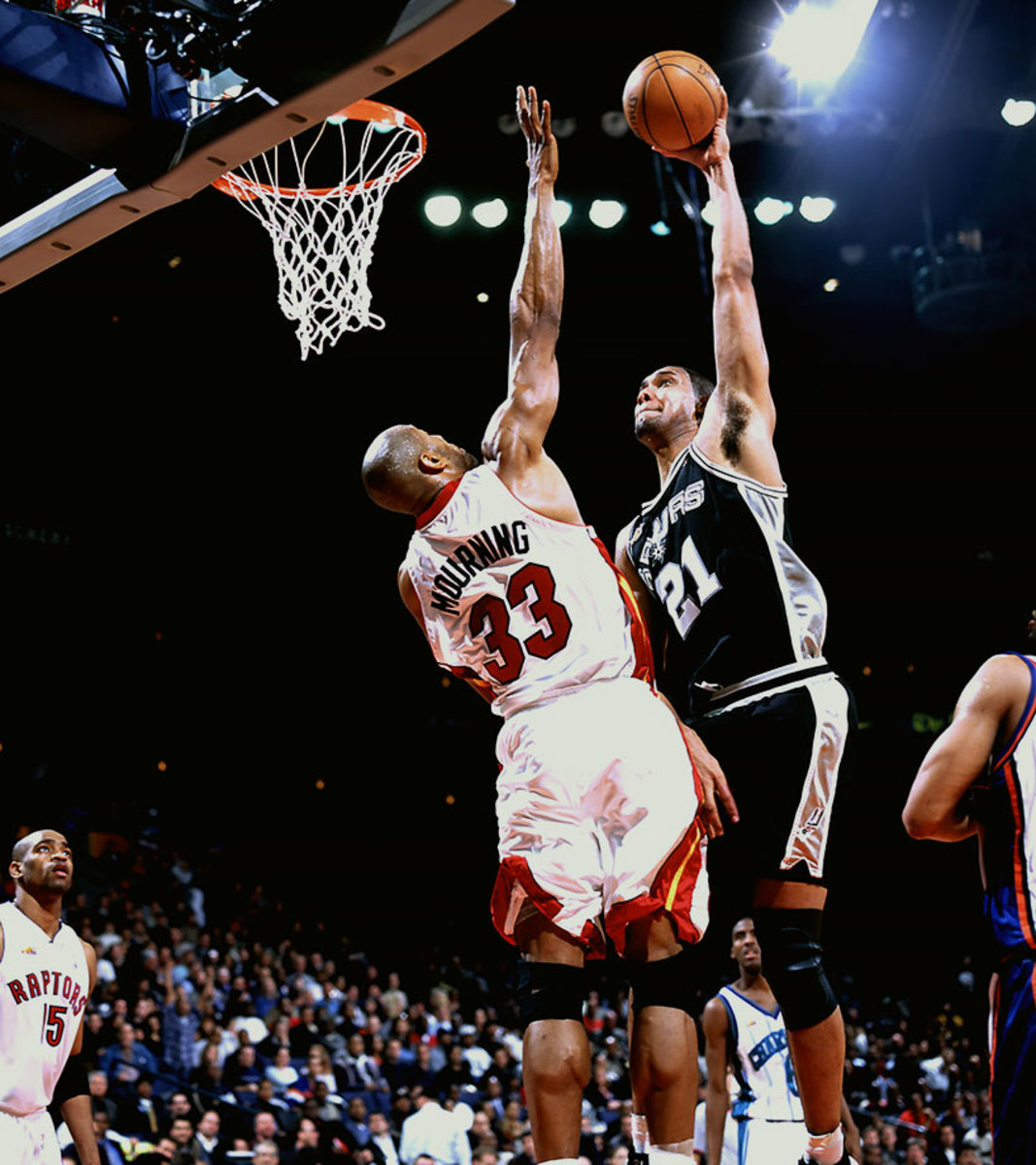 2000-0213-Tim-Duncan-Alonzo-Mourning-05885709.jpg