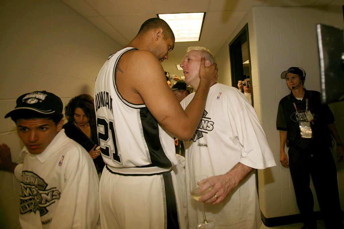 2003-0615-Tim-Duncan-Gregg-Popovich-001357530.jpg