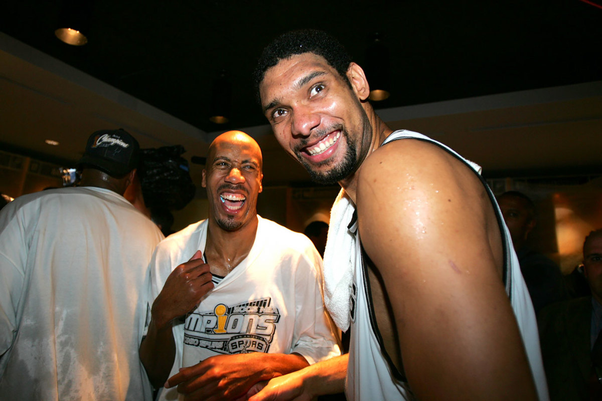 2005-0623-Tim-Duncan-Bruce-Bowen-017030322.jpg