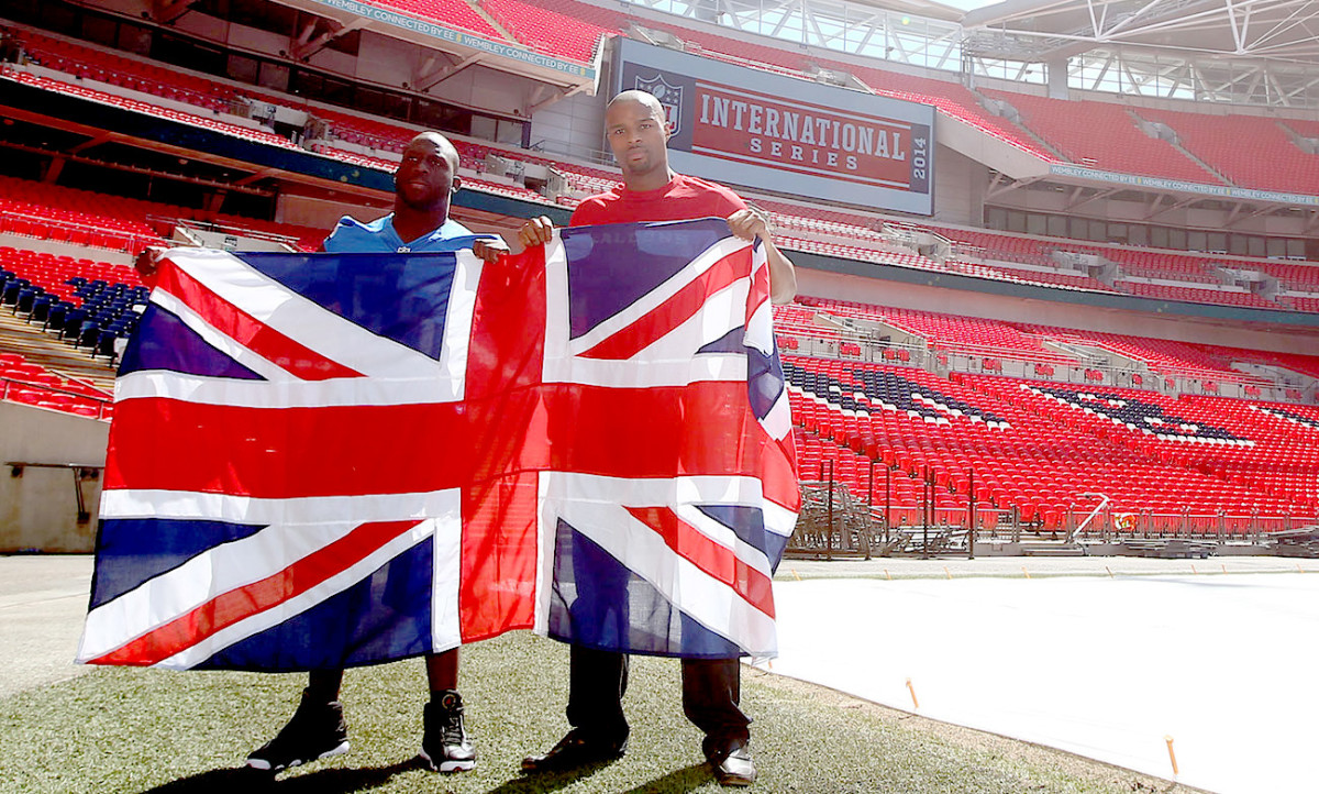Umenyiora (in red, with Stephen Tulloch) played twice at Wembley, for the Giants and Falcons, and now works with NFL UK. 