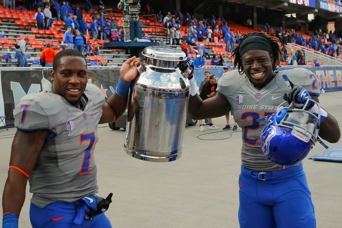 Milk-Can-trophy-Boise-State-Fresno-State-DJ-Harper-Jay-Ajayi.jpg