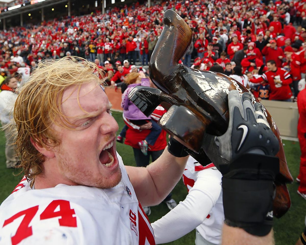Illibuck-trophy-Ohio-State-Illinois-Jack-Mewhort.jpg