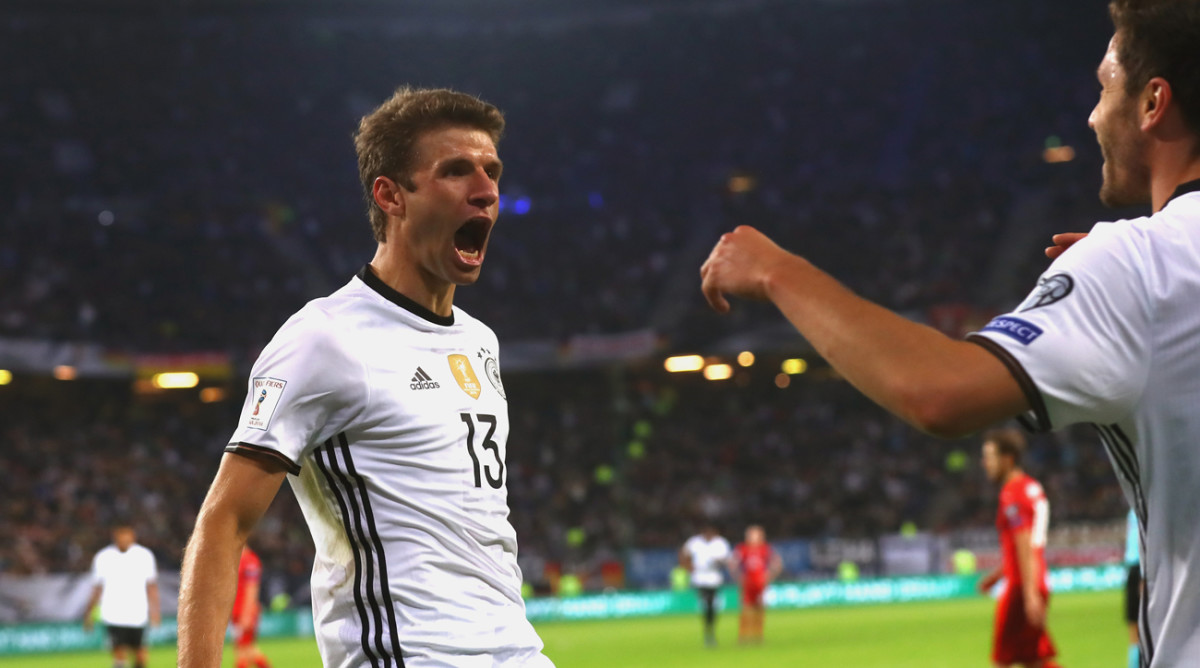 Thomas Muller dává dva góly za vítězství Německa nad Českem
