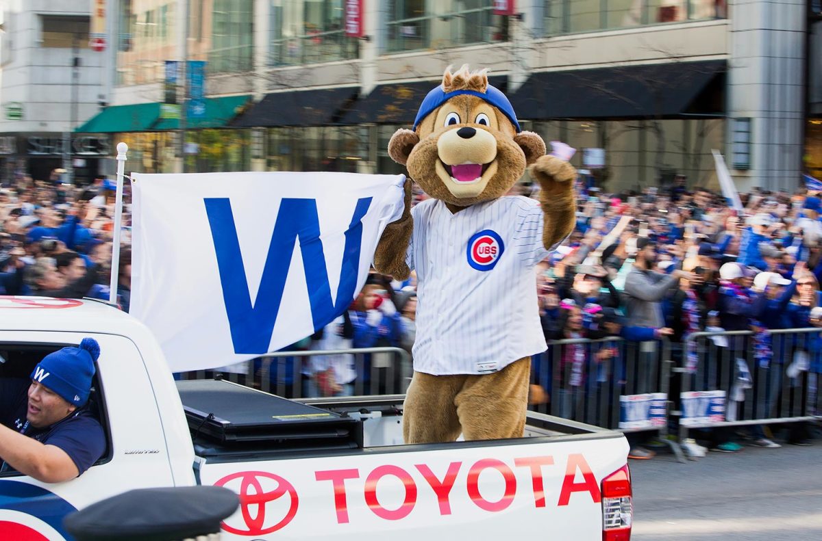Chicago-Cubs-Victory-Parade-mascot-Clark-621094912.jpg