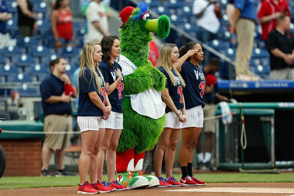 Philadelphia-Phillies-Ballgirls-GettyImages-537995170.jpg