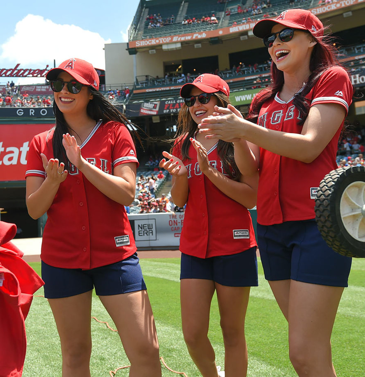 Los-Angeles-Angels-Strike-Force-GettyImages-537430418.jpg