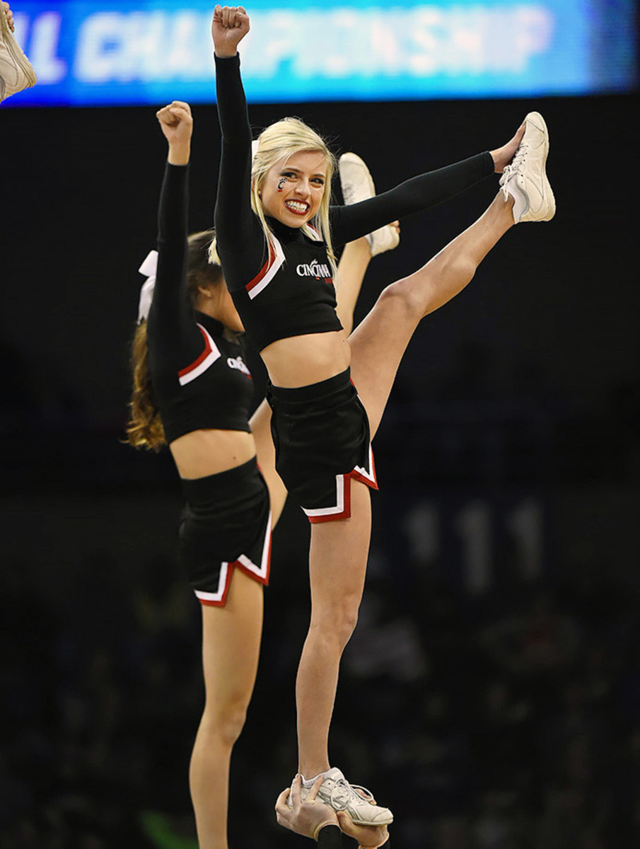 Cincinnati-cheerleaders-SI267_TK1_00504.jpg