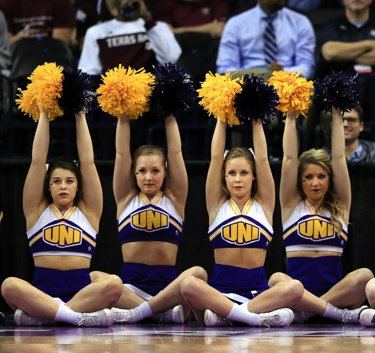 Northern-Iowa-cheerleaders-516433296-2.jpg