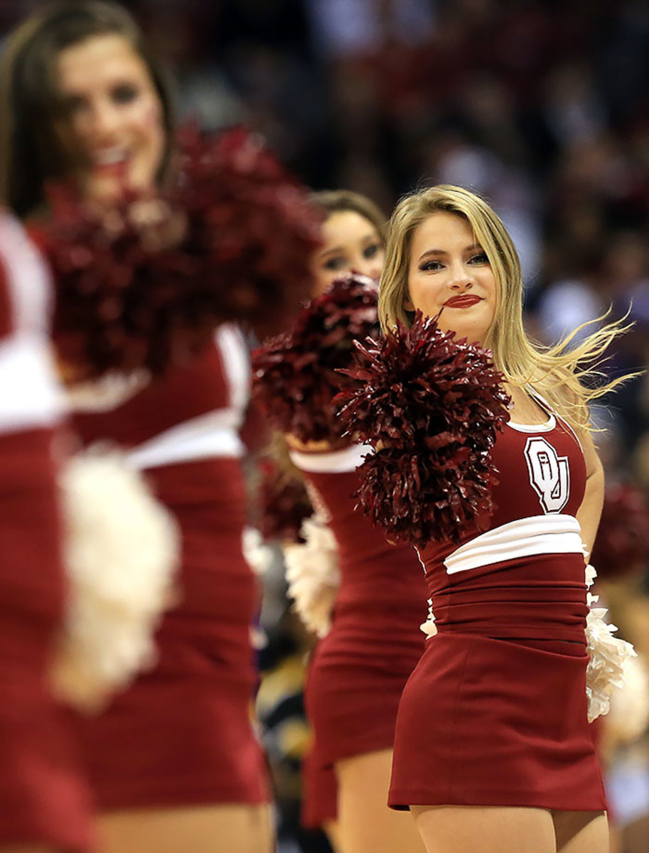 Oklahoma-cheerleaders-516738406.jpg