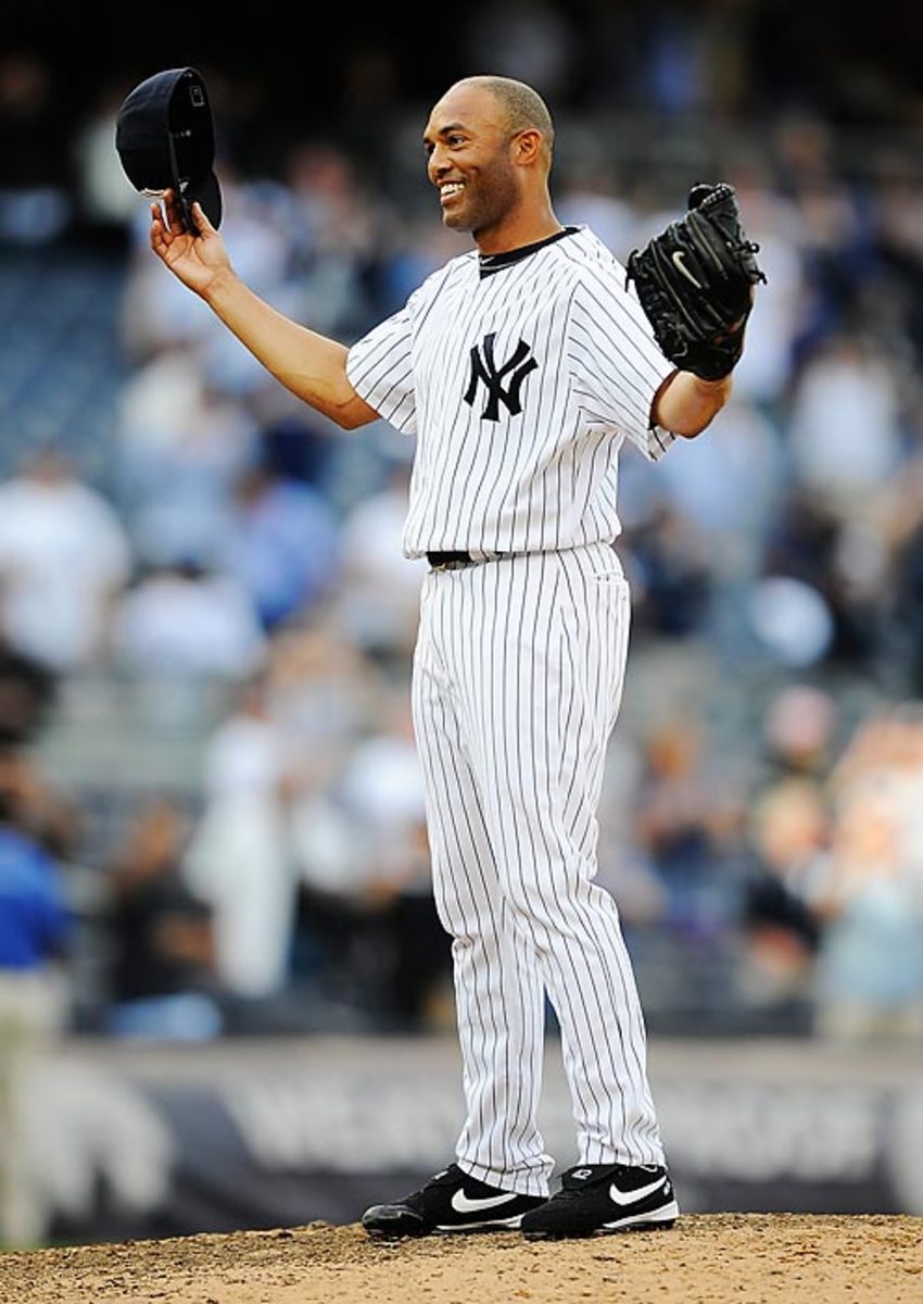 Rivera sets the all-time saves record
