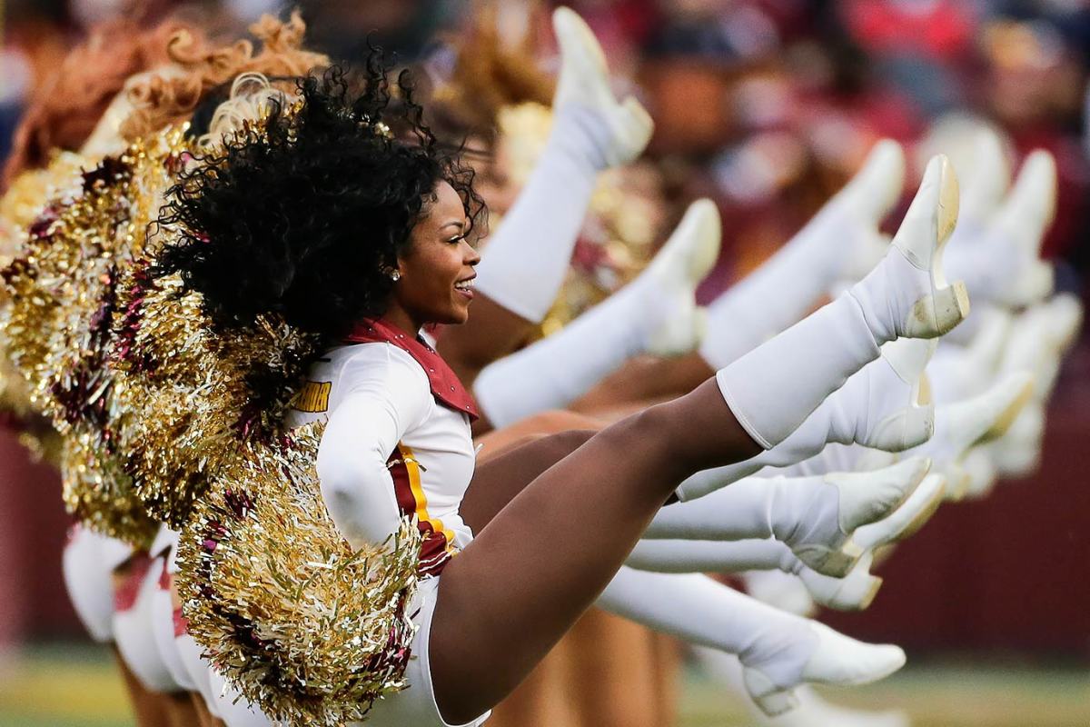 Washington-Redskins-cheerleaders-AP_642885731231.jpg