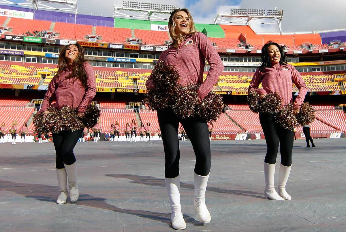 Washington-Redskins-cheerleaders-AP_812214043205.jpg