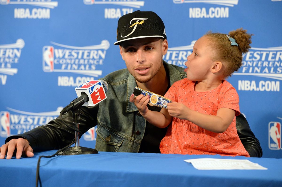 2015-0527-Stephen-Curry-daughter-Riley_1.jpg