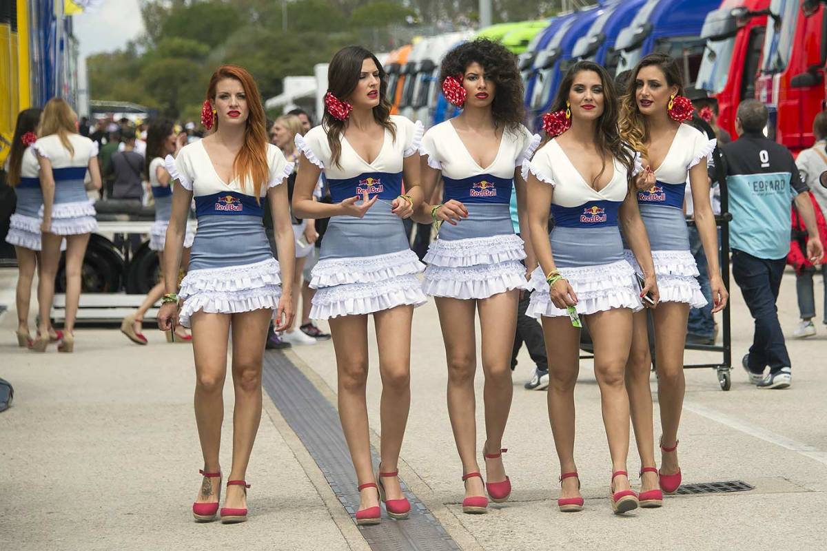 Grid-Girls-GettyImages-523226556_master.jpg