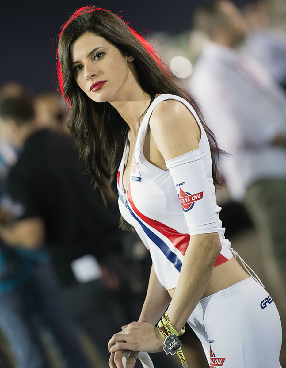 Grid-Girls-GettyImages-516740474_master.jpg