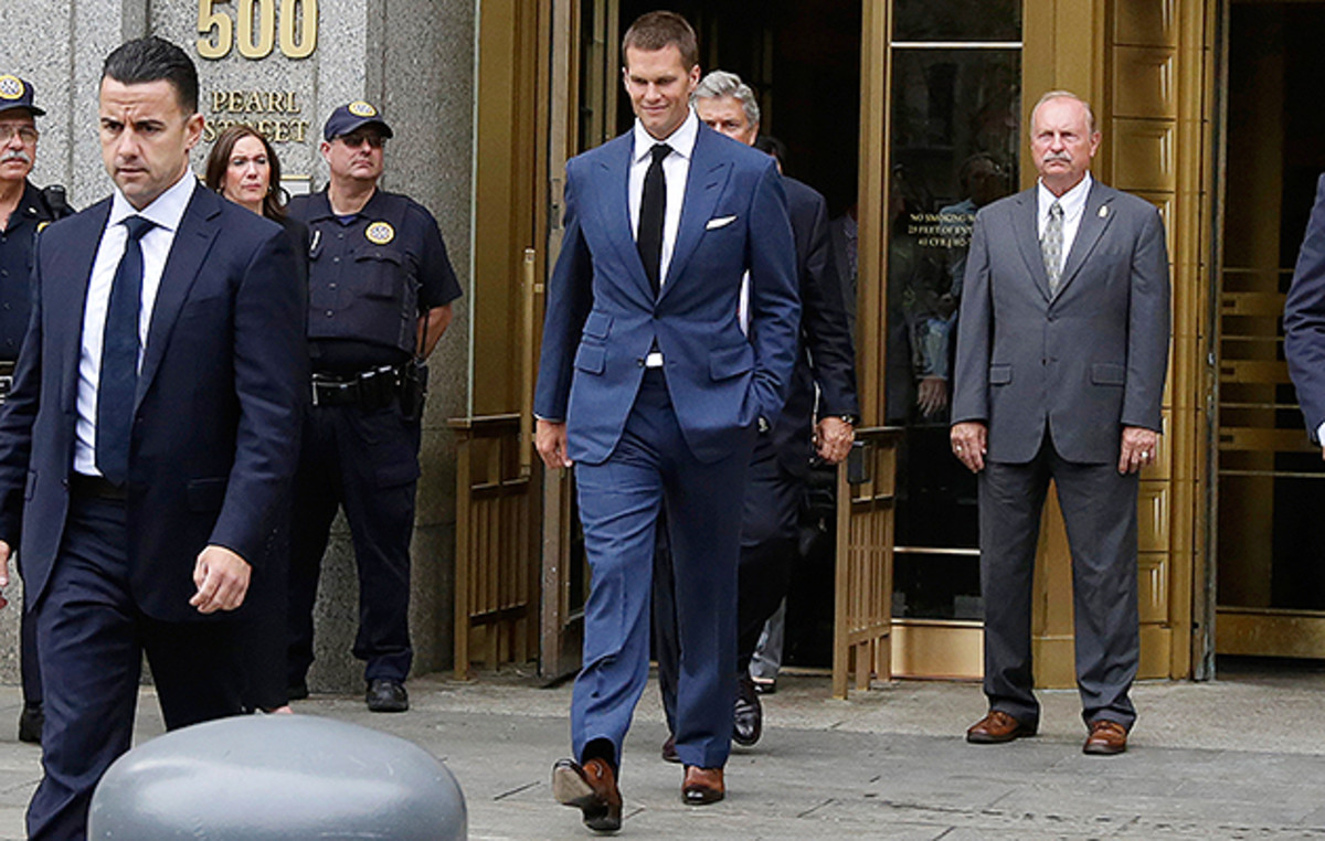 tom-brady-new-england-patriots-deflategate.jpg