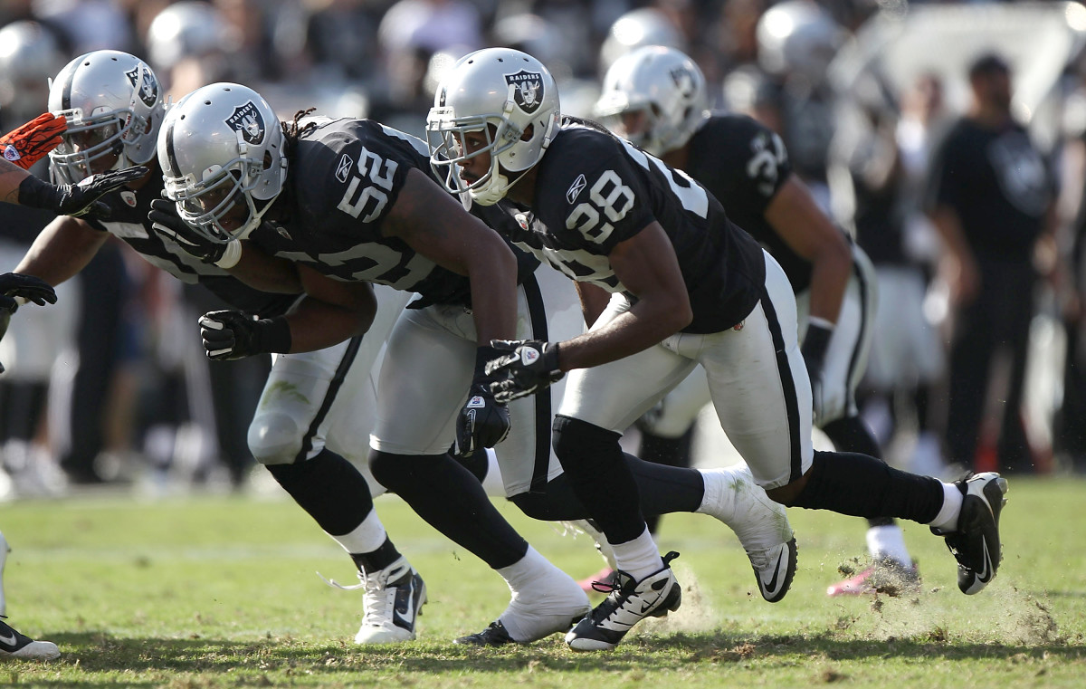In the wedge (52) with the Raiders in 2011.