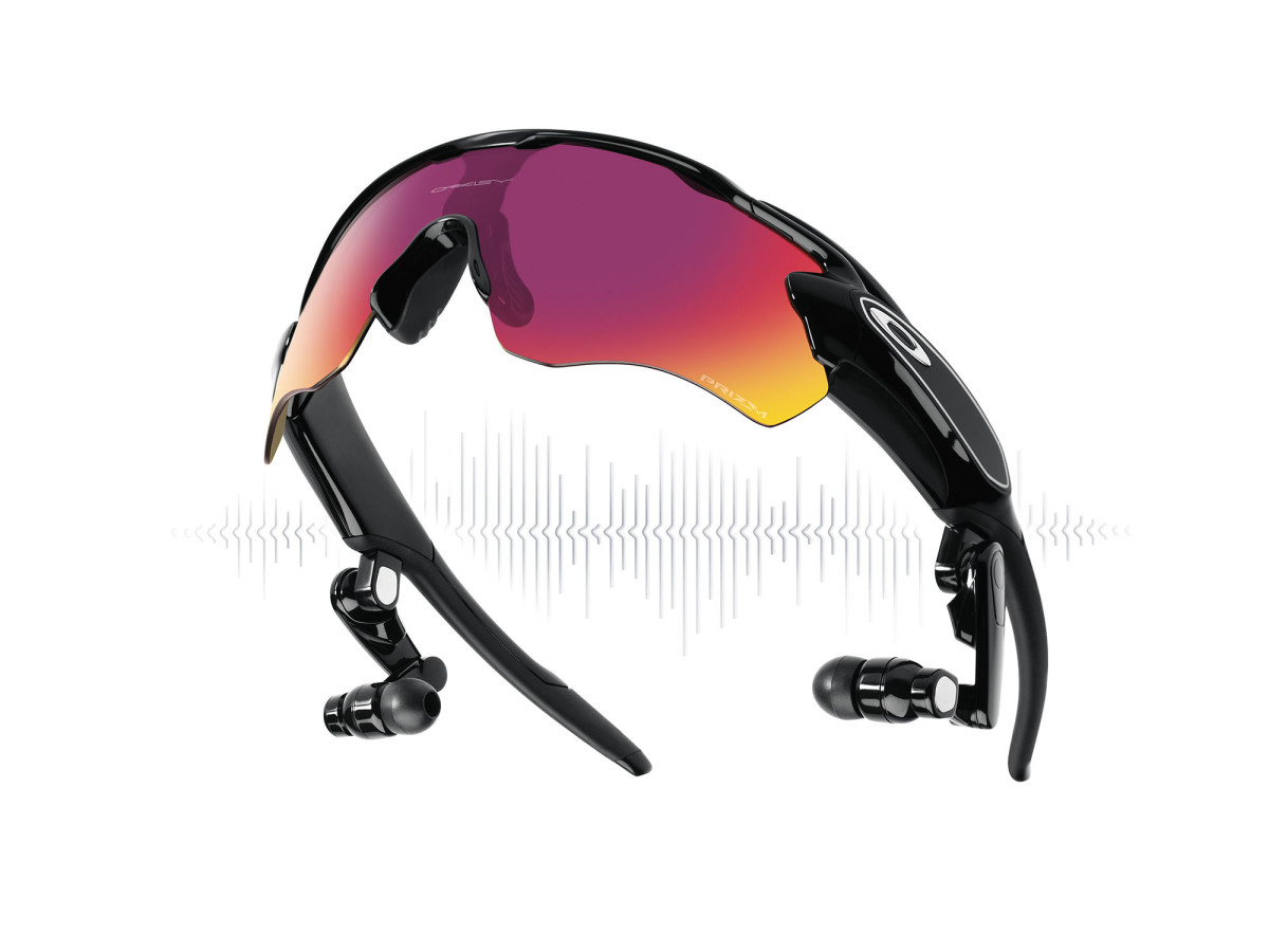 Oakley-Radar-Pace-2017.jpg