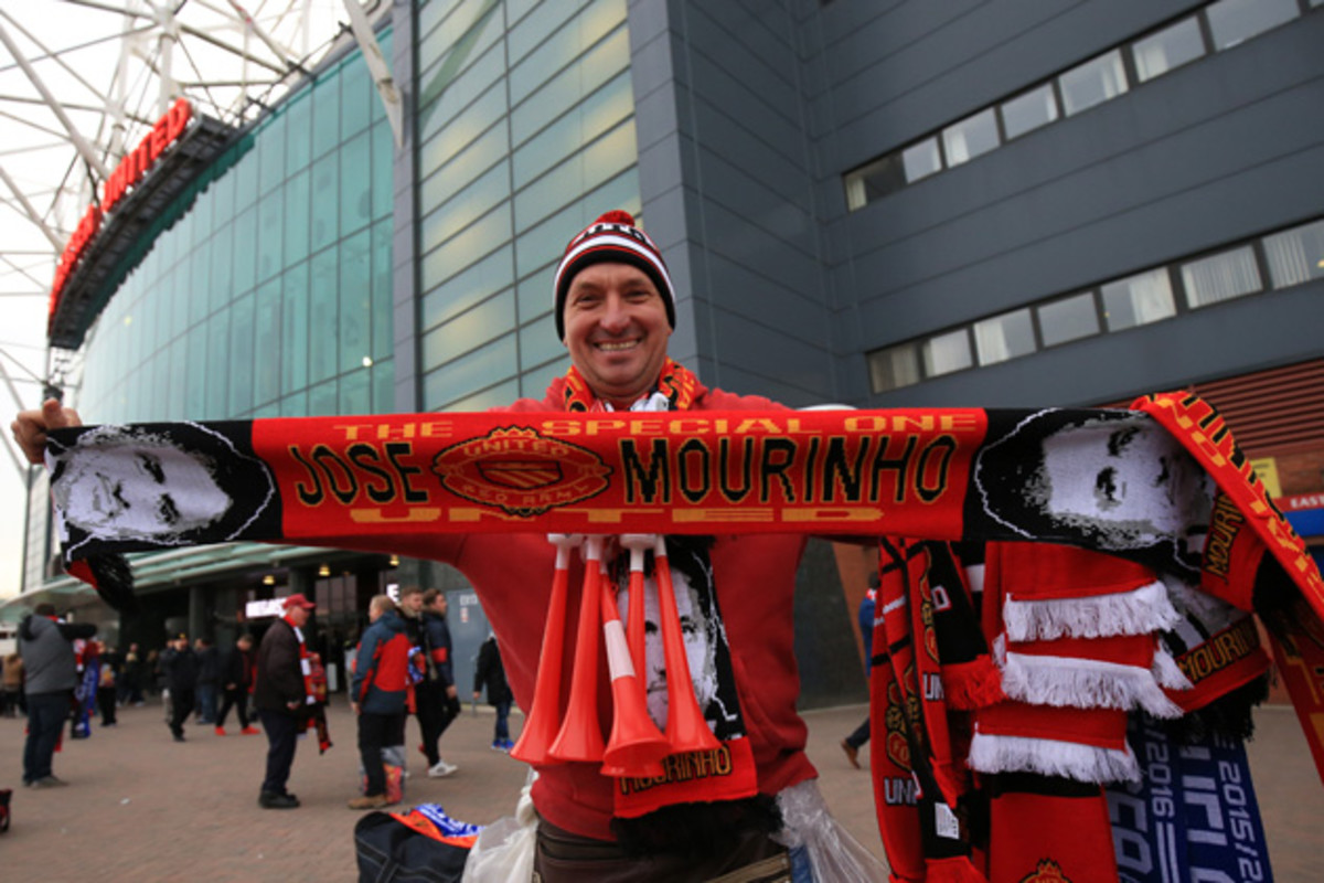 jose-man-united-scarf.jpg