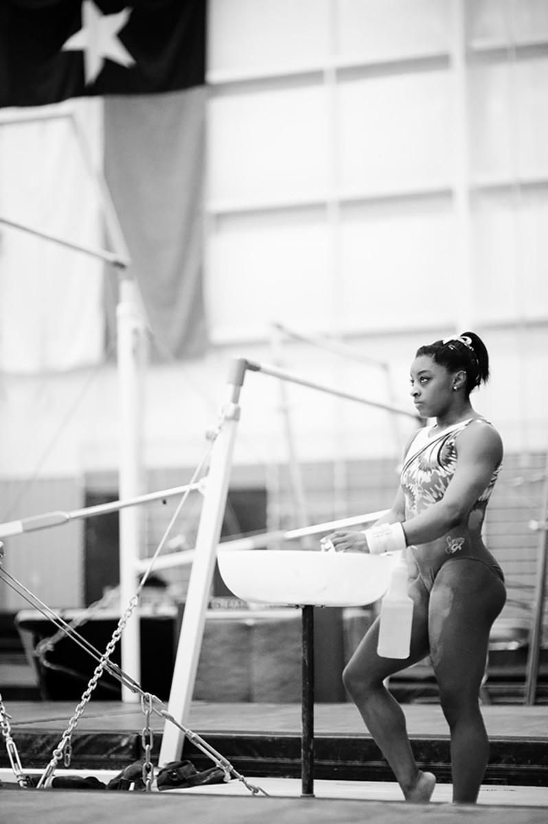 Simone-Biles-SI329_TK1_00074.jpg