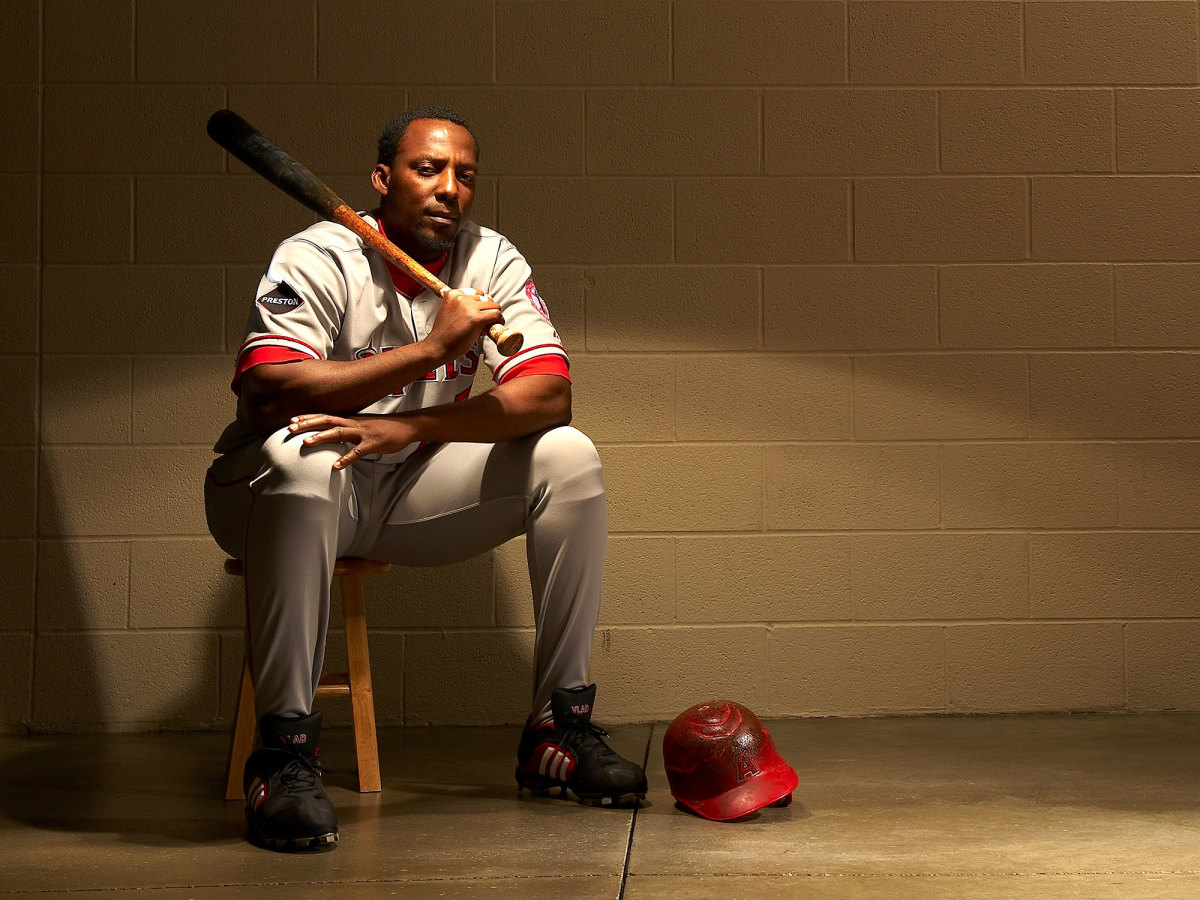 Vladimir Guerrero throws out first pitch on Expos Day in Nationals Park -  Federal Baseball