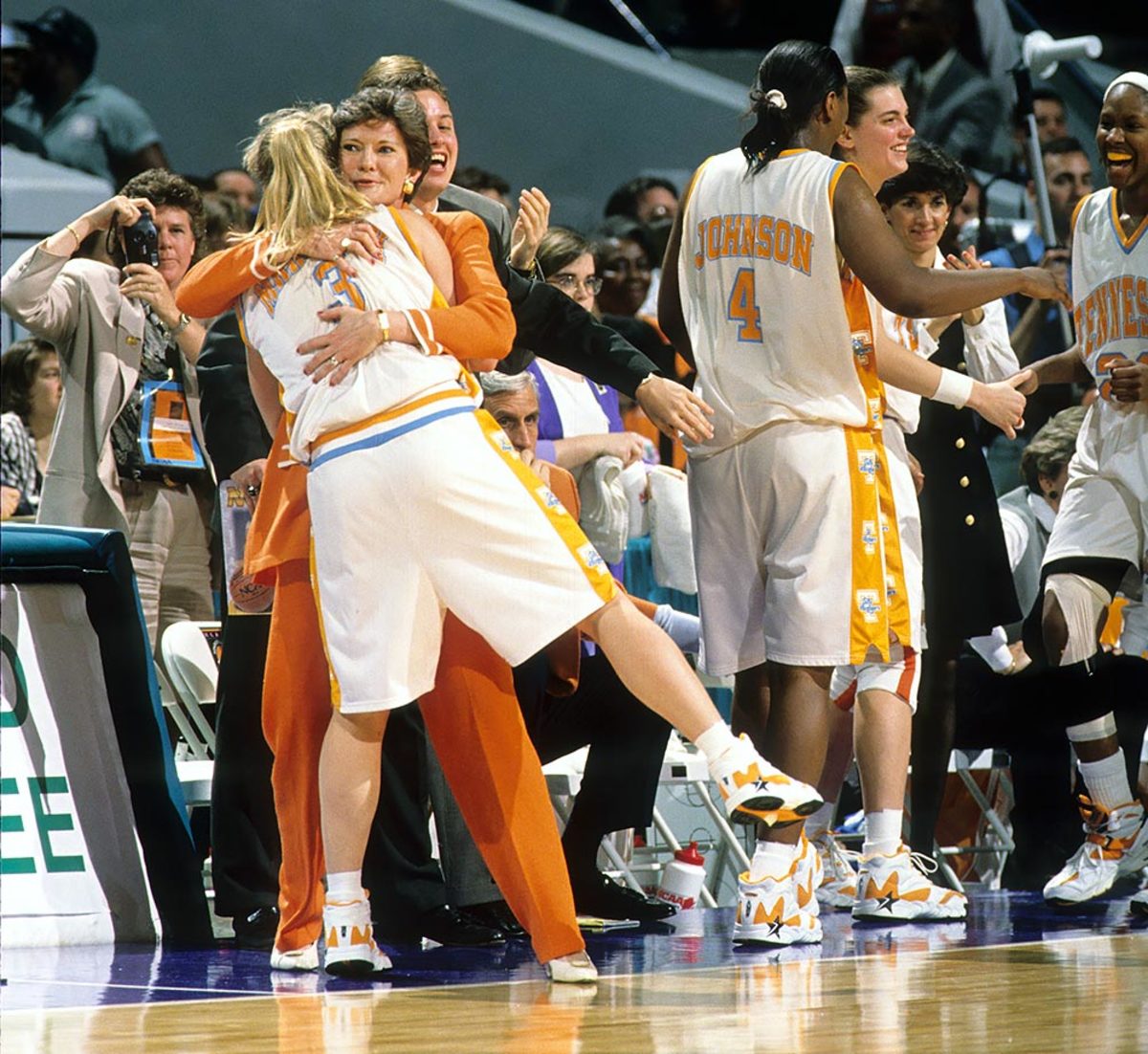 1996-0331-Pat-Summitt-Michelle-Marciniak-080064018.jpg