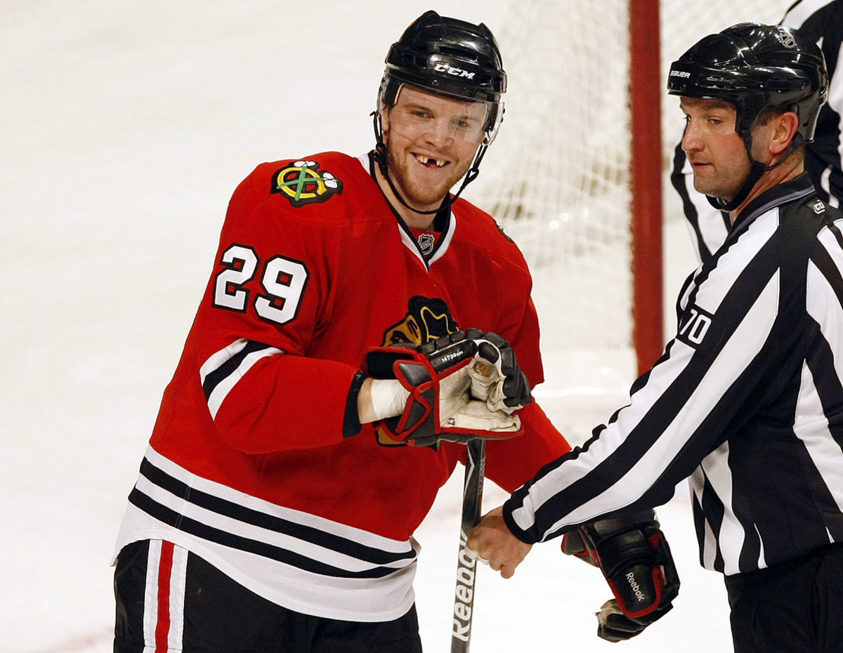 Bryan-Bickell-toothless-smile.jpg