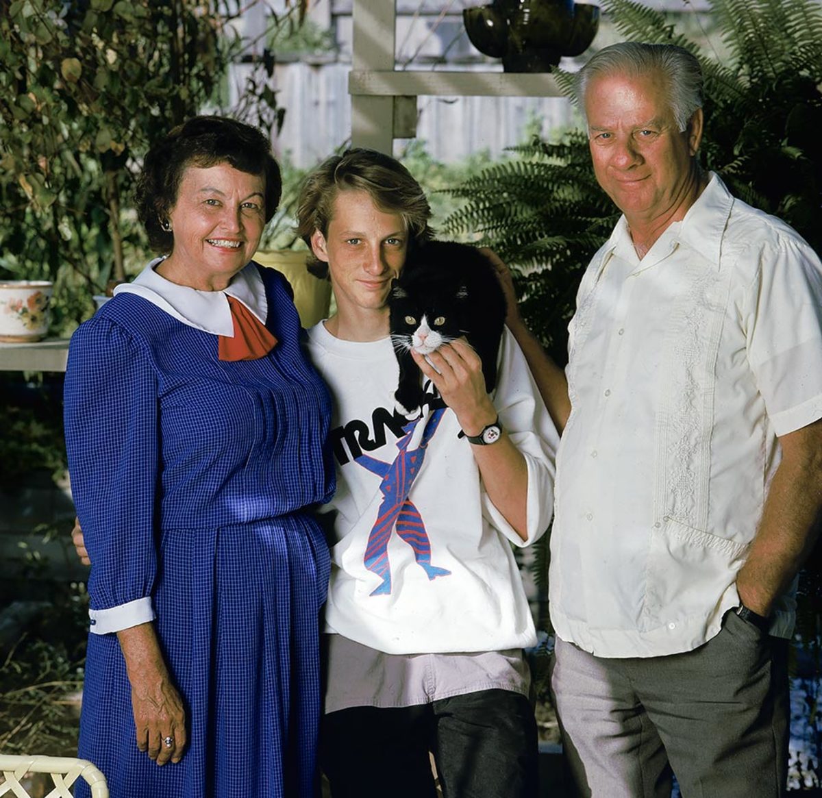 1986-1030-Tony-Hawk-mom-Nancy-dad-Frank-079003567.jpg