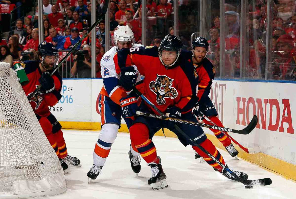 Aleksander-Barkov-centers-Eliot-J-Schechter.jpg