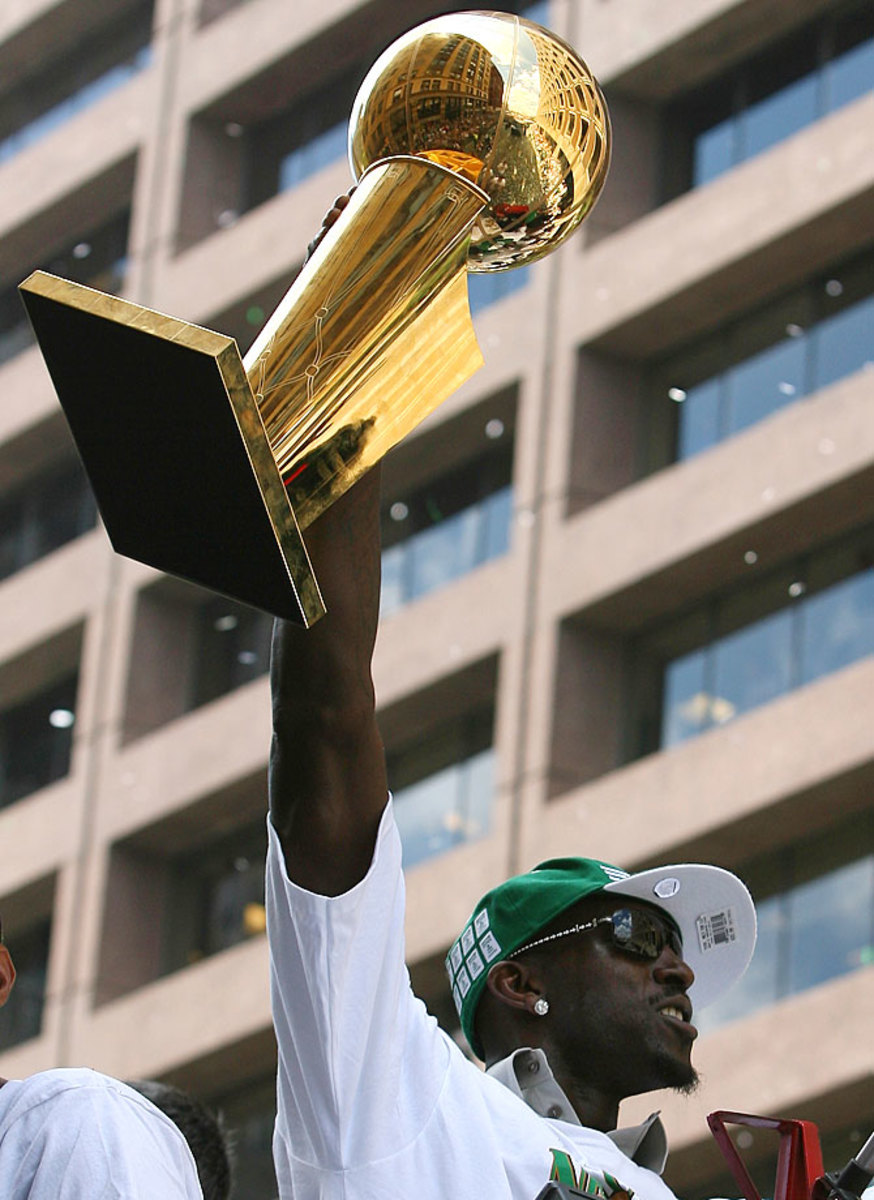2008-Kevin-Garnett-trophy.jpg