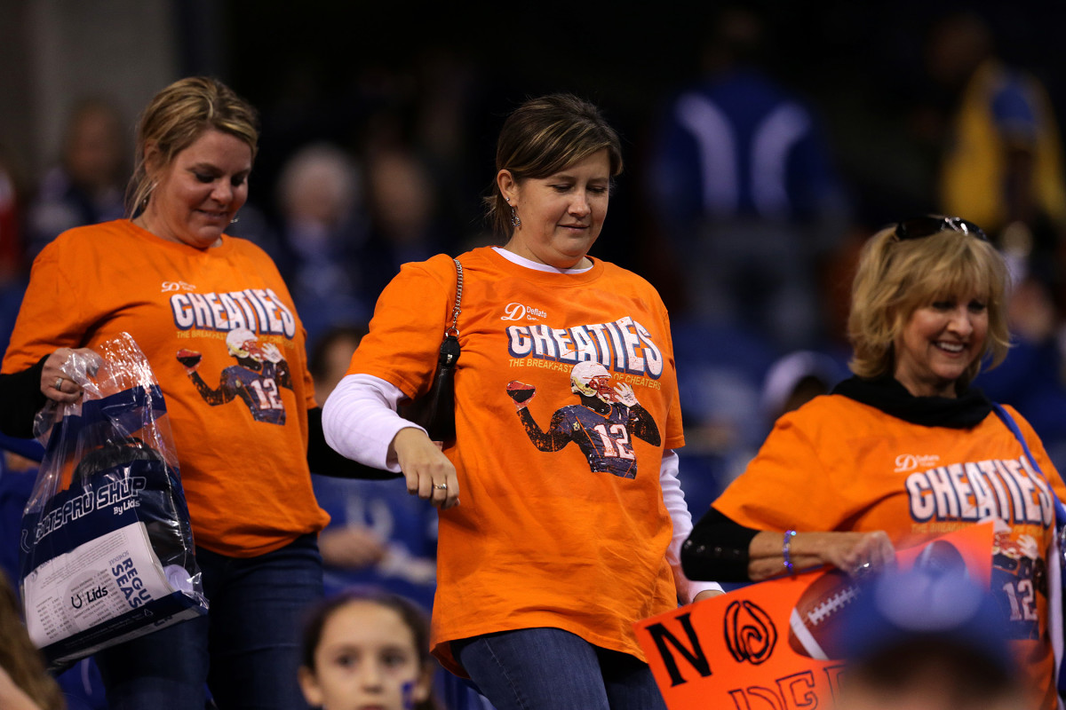 indianapolis-colts-fans-tom-brady.jpg