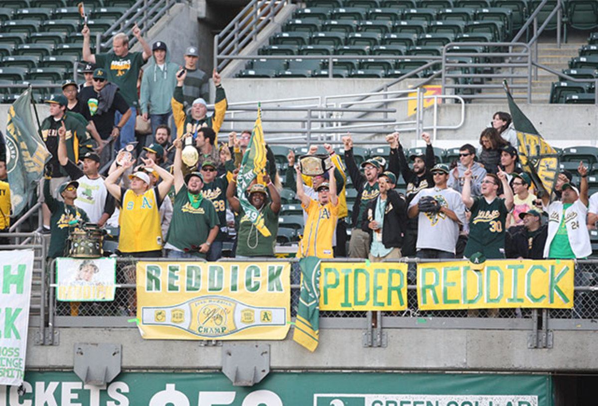 josh-reddick-fans.jpg