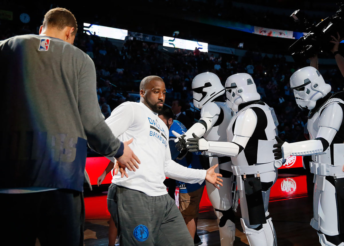 2016-0131-Raymond-Felton-stormtroopers_0.jpg