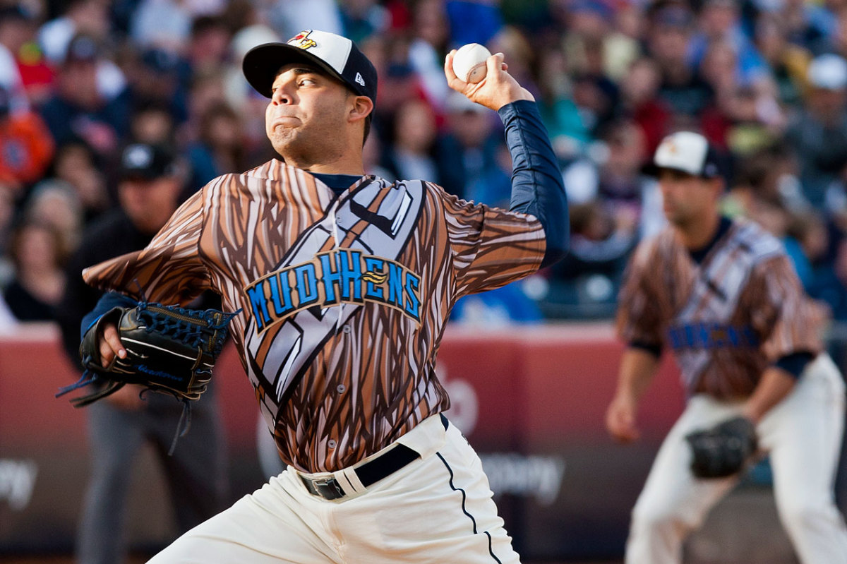 2013-0504-Toledo-Mud-Hens-Chewbacca-jersey.jpg