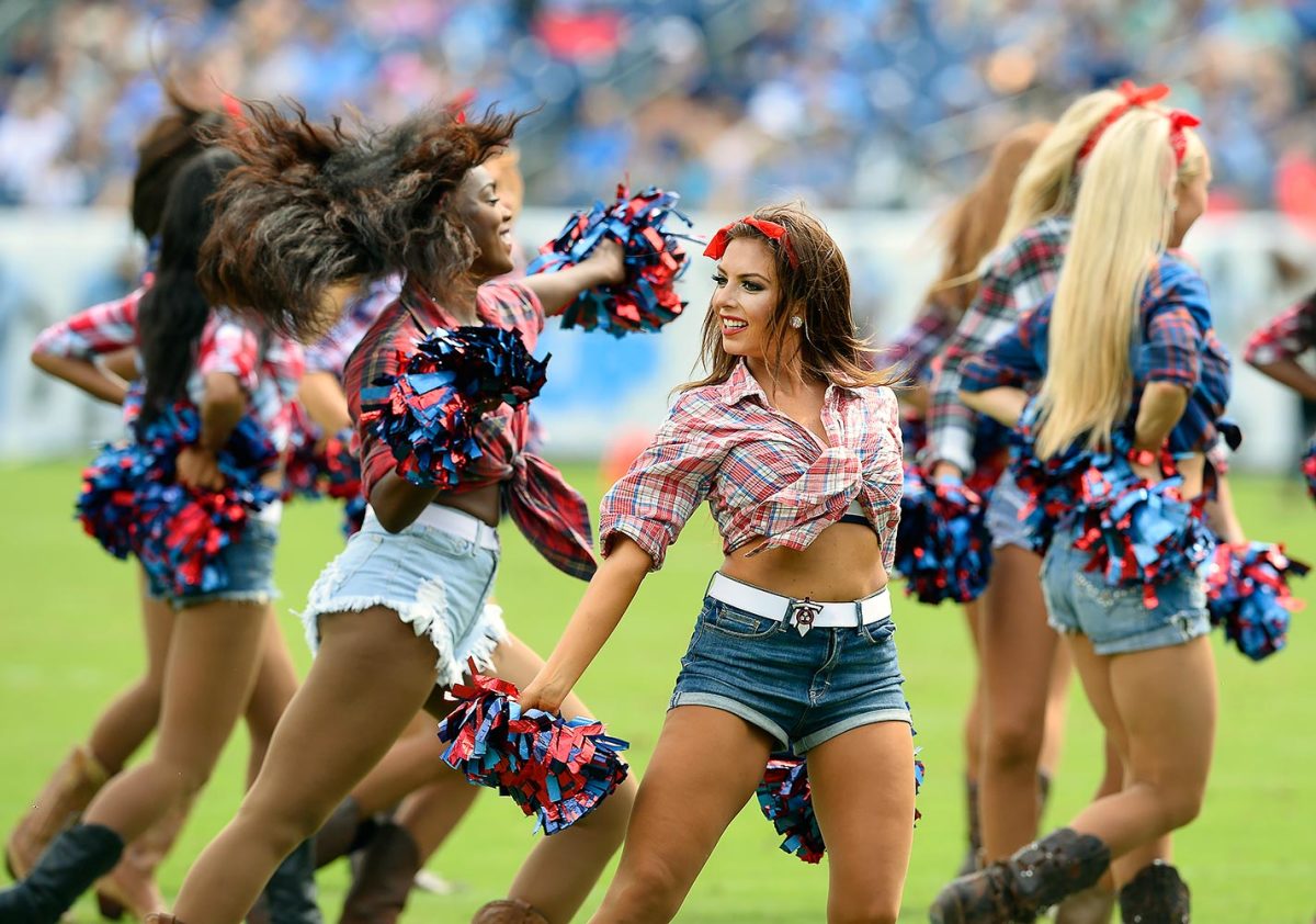 Tennessee-Titans-cheerleaders-AP_623570020032.jpg