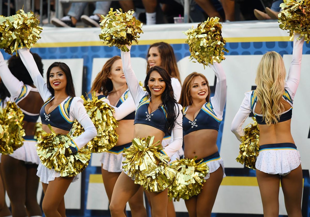 San-Diego-Chargers-cheerleaders-0071608196556_Cardinals_at_Chargers.jpg