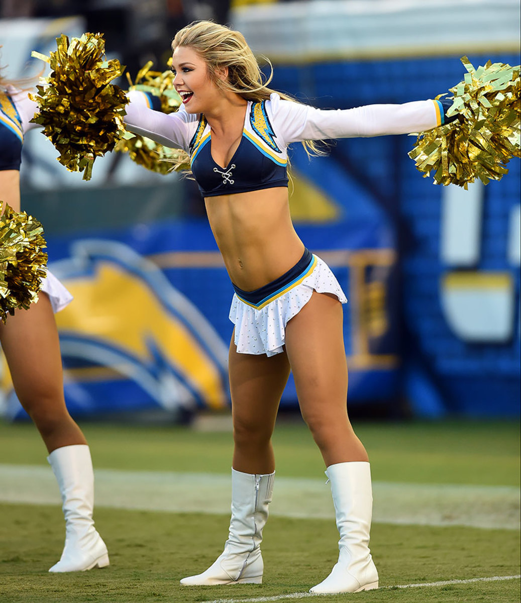 San-Diego-Chargers-cheerleaders-0071608196567_Cardinals_at_Chargers.jpg