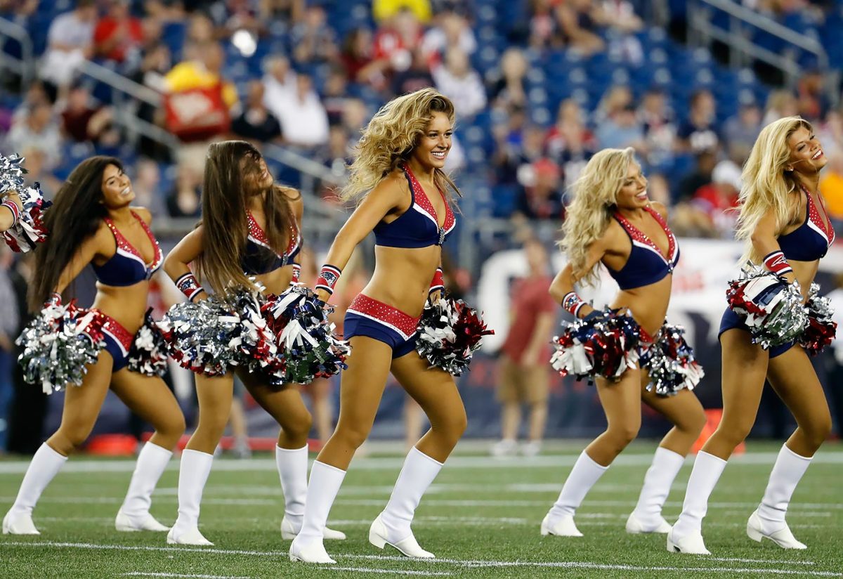 New-England-Patriots-cheerleaders-482160818112_Bears_at_Patriots.jpg