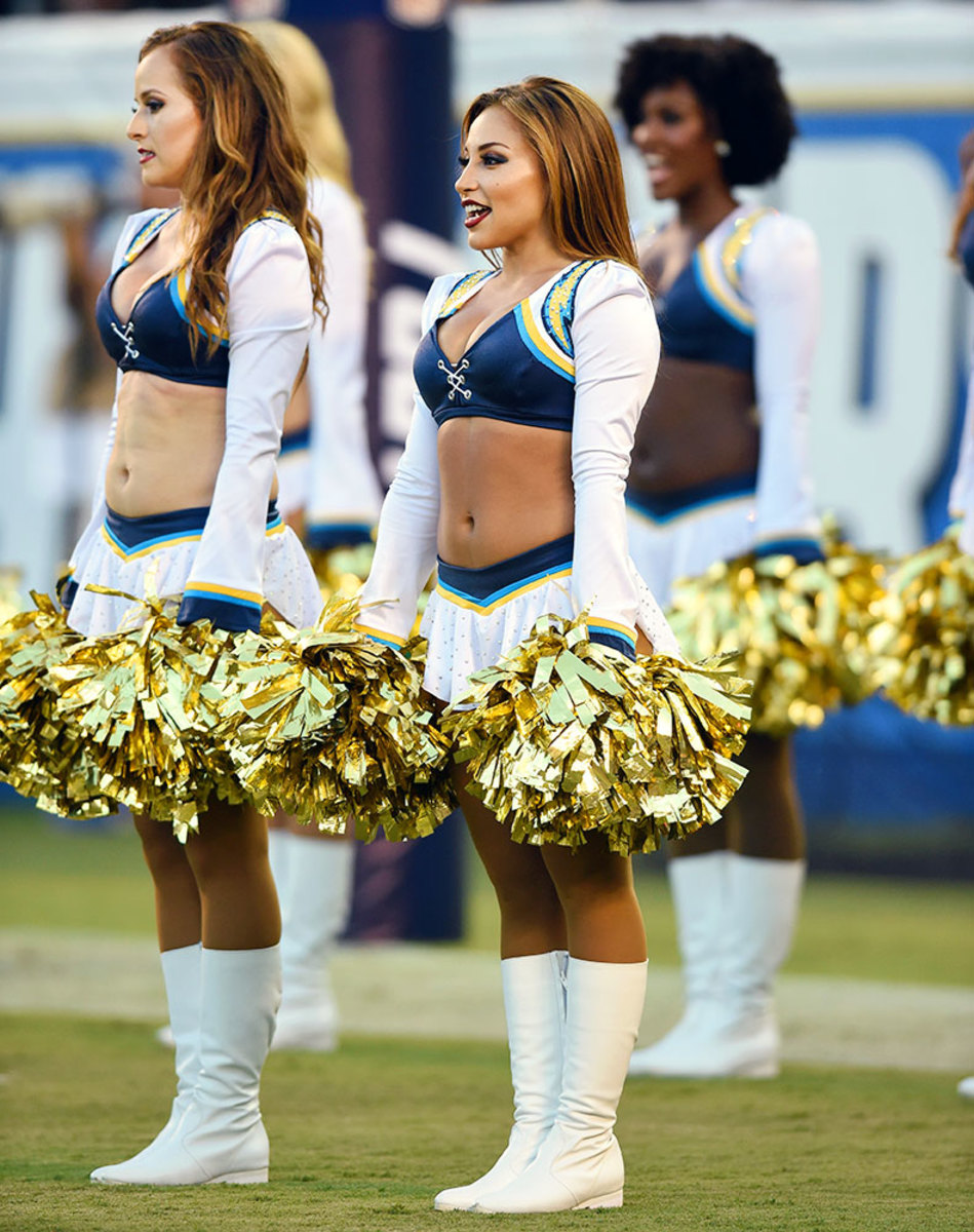 San-Diego-Chargers-cheerleaders-0071608196562_Cardinals_at_Chargers.jpg