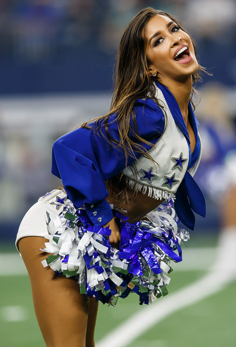 Dallas-Cowboys-cheerleaders-CAM160819017_Dolphins_v_Cowboys.jpg