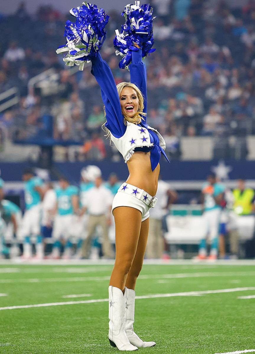 Dallas-Cowboys-cheerleaders-CEY160819581_Dolphins_at_Cowboys.jpg