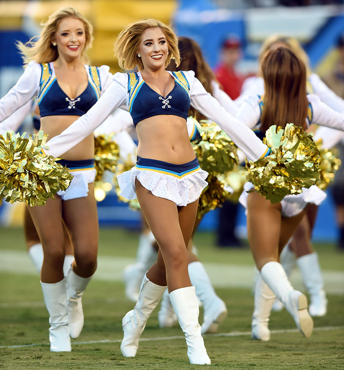 San-Diego-Chargers-cheerleaders-0071608196563_Cardinals_at_Chargers.jpg