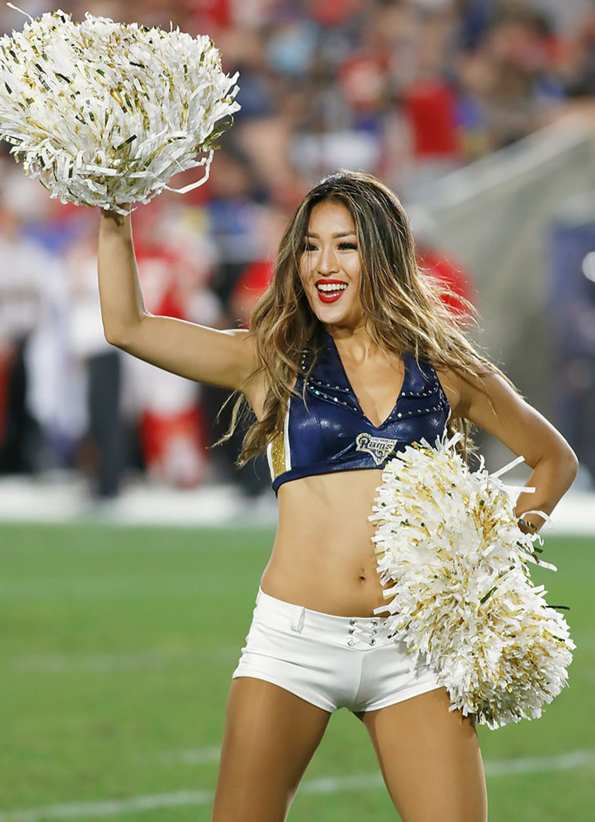 Los-Angeles-Rams-cheerleaders-592626576.jpg