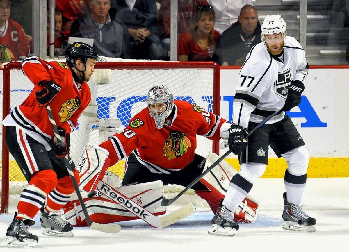 Kings-Jeff-Carter-Blackhawks-Corey-Crawford.jpg