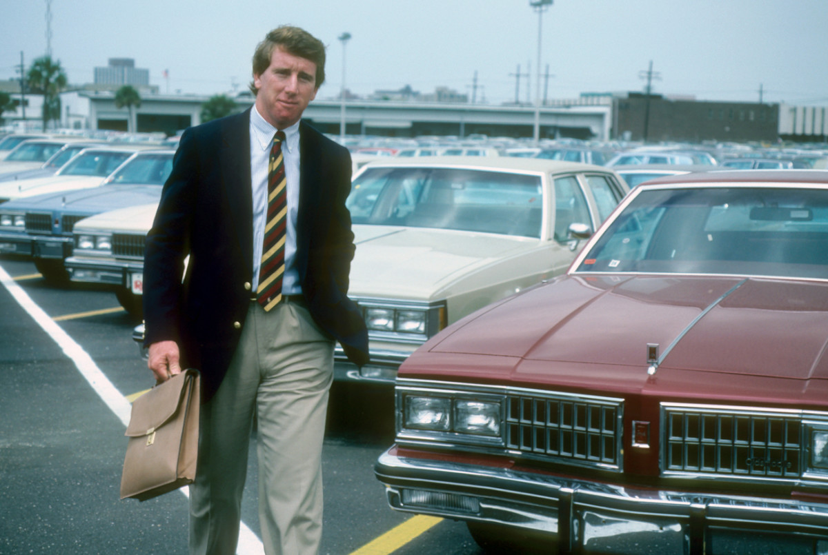 Archie supplemented his NFL income by working for a local car dealership. 