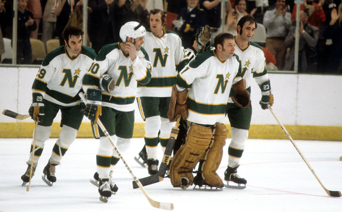 Minnesota-North-Stars-Gump-Worsley.jpg